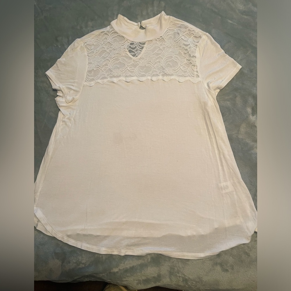 Candie’s Ladies XL Cream Comfy Soft Short Sleeve Top Lace Bodice Keyhole Back
